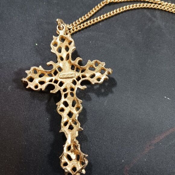 Vintage 70's Avon Cross Gold Tone Red Cabochon Pendant Necklace - Picture 10 of 11